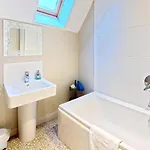 Seashells - Part Of The The Bay Filey Village With Pool, Gym And Direct Access, Pub, Restaurant, Tennis And Meadows Walks * Reighton