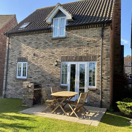 Seashells - Part Of The The Bay Filey Village With Pool, Gym And Direct Access, Pub, Restaurant, Tennis And Meadows Walks Reighton