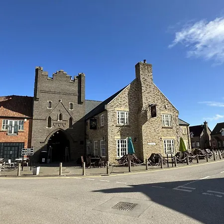 Seashells - Part Of The The Bay Filey Village With Pool, Gym And Direct Access, Pub, Restaurant, Tennis And Meadows Walks * Reighton