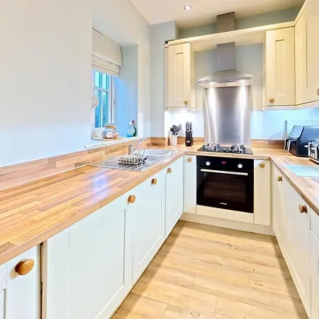 Seashells - Part Of The The Bay Filey Village With Pool, Gym And Direct Access, Pub, Restaurant, Tennis And Meadows Walks