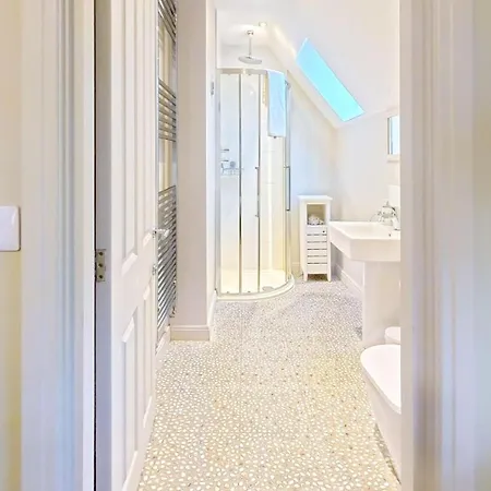 Seashells - Part Of The The Bay Filey Village With Pool, Gym And Direct Access, Pub, Restaurant, Tennis And Meadows Walks Reighton