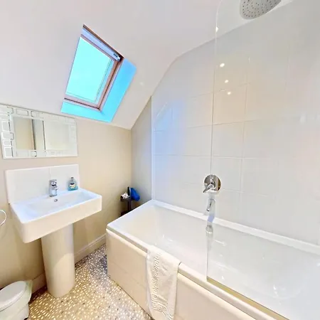 Holiday home Seashells - Part Of The The Bay Filey Village With Pool, Gym And Direct Access, Pub, Restaurant, Tennis And Meadows Walks