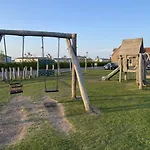 Seashells - Part Of The The Bay Filey Village With Pool, Gym And Direct Access, Pub, Restaurant, Tennis And Meadows Walks Holiday home *